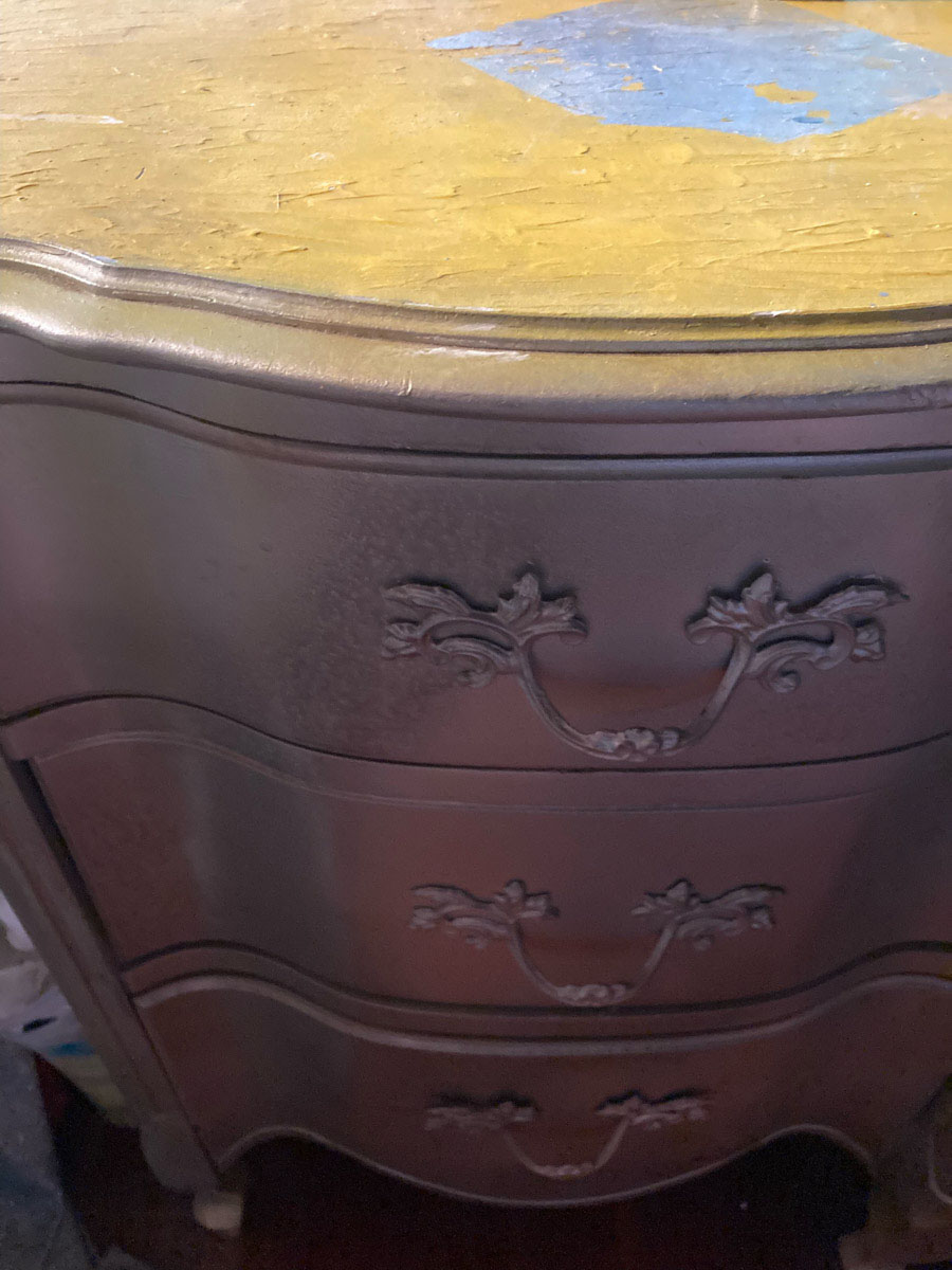 Dresser Top With Silver Leaf - text